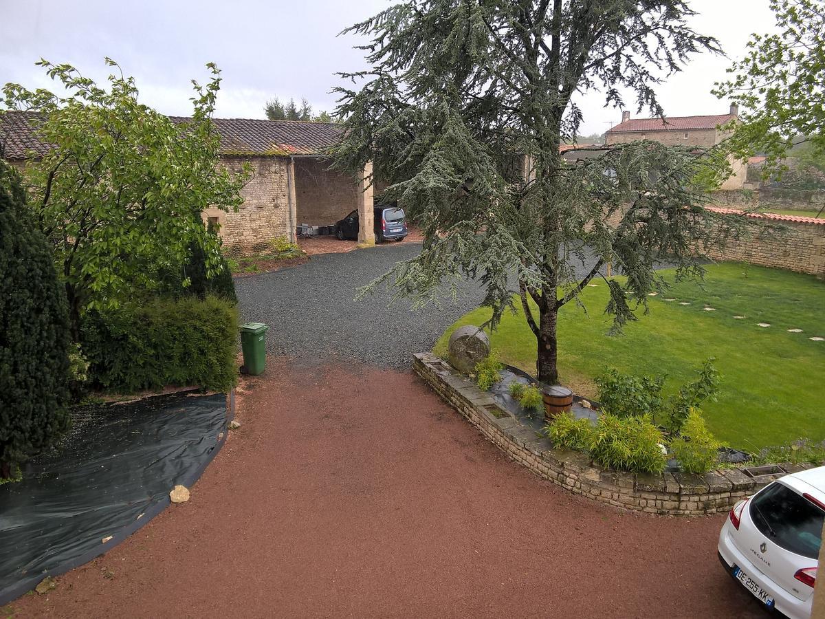Saint-Pompain Entre Marais Et Gatine B&B 외부 사진